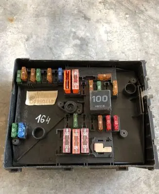 Volkswagen Golf V Fuse module 1K0937125A