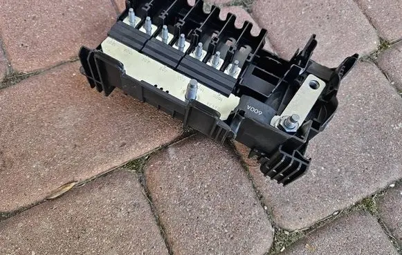 Opel Astra K Battery relay fuse 39023241