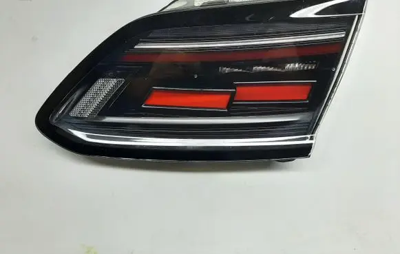 Volkswagen Arteon Shooting Brake Tailgate rear/tail lights 3G8945308AF