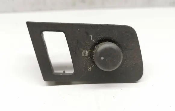 Wing mirror switch