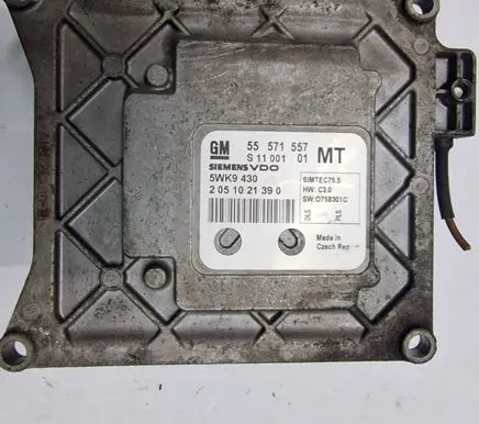 Opel Zafira B Engine control unit/module 55571557 5WK9430 SIMTEC755