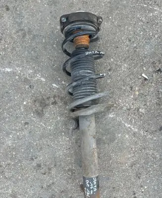 Volkswagen Jetta VI Front shock absorber/damper