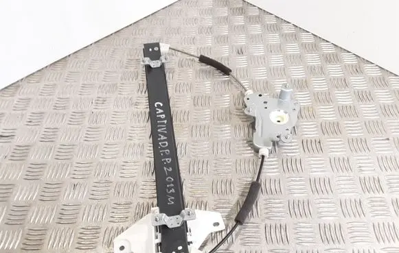 Chevrolet Captiva Front window lifting mechanism without motor