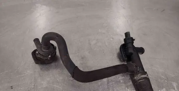 Volkswagen Transporter - Caravelle T5 Engine coolant pipe/hose 03L121131P