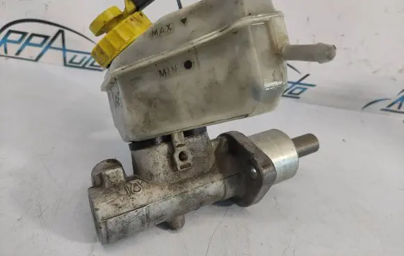 Master brake cylinder