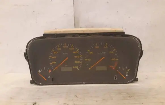 Volkswagen Golf III Speedometer (instrument cluster) 87001323