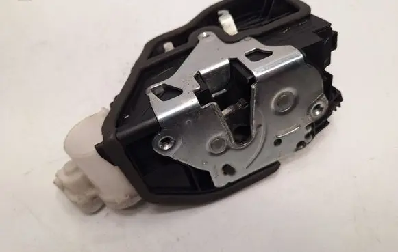 BMW X3 F25 Front door lock 7318419 51217318419 51217283627
