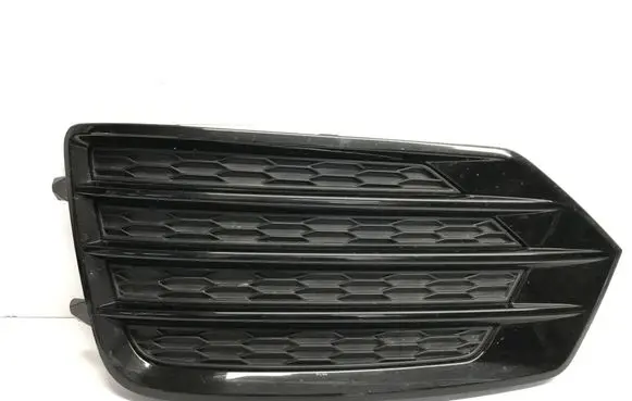 Audi Q3 8U Front bumper lower grill 8U0807681K 1670205