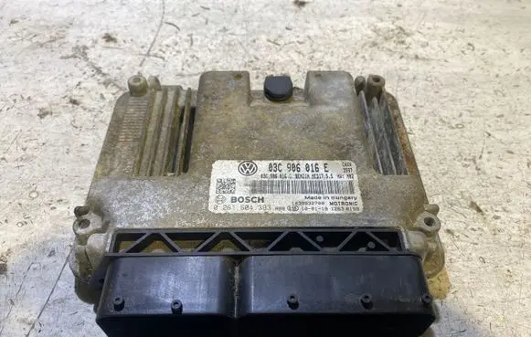 Volkswagen Golf VI Engine control unit/module 03C906016F 03C906016C 0261S04393