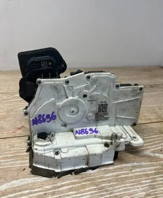 Audi A6 S6 C4 4A Rear door lock 4K0839016Q V038314