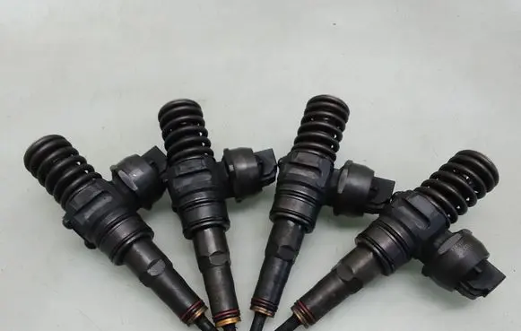 Volkswagen Jetta V Fuel injectors set 038130073AG