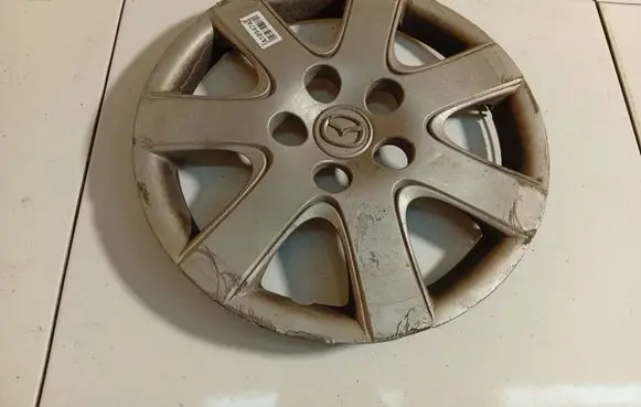 Mazda 3 I R15 wheel hub/cap/trim BAN637170