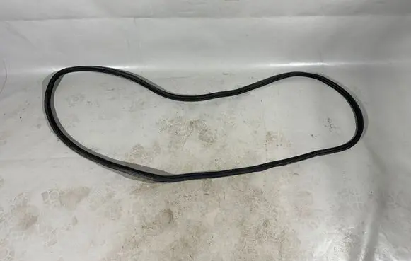 Volkswagen Touareg II Trunk rubber seal (body) 7P6827705