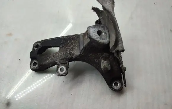 Audi A6 S6 C6 4F Engine mounting bracket 8K0199308