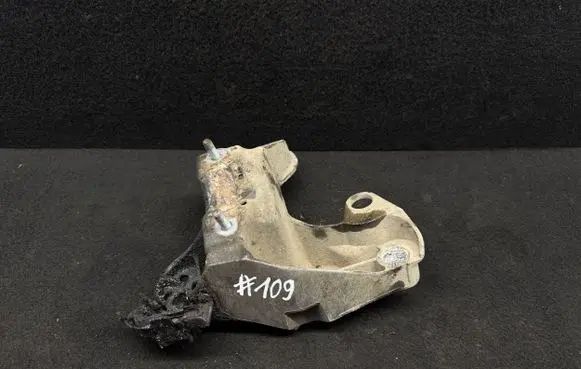 Audi A4 S4 B6 8E 8H Engine mounting bracket 8E0199352F
