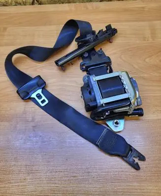 Volvo S60 Front seatbelt 616155800 012R0000