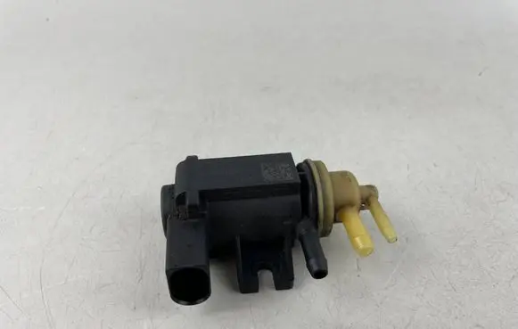 Skoda Superb B8 (3V) Turbo solenoid valve 04L131051F