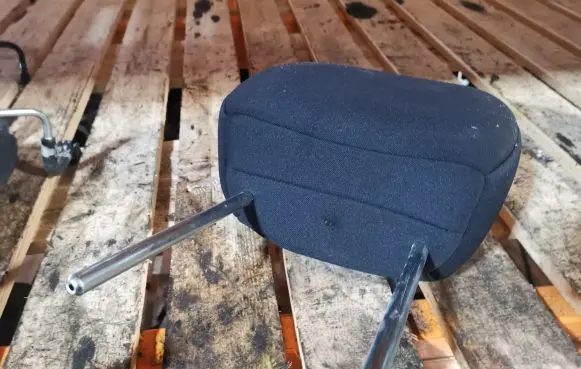 Nissan Qashqai Front seat headrest 