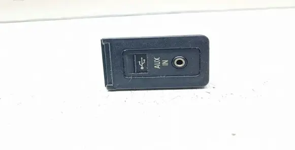 BMW 5 E60 E61 AUX in-socket connector 9138402 61319138402