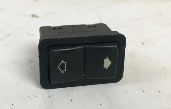 BMW 5 E39 Electric window control switch 8368974