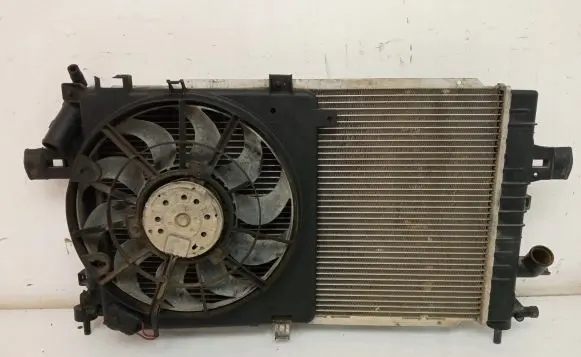 Opel Zafira B Coolant radiator