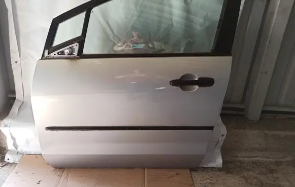 Mazda 5 Front door