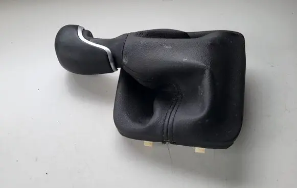 KIA Xceed Gear lever shifter trim leather/knob