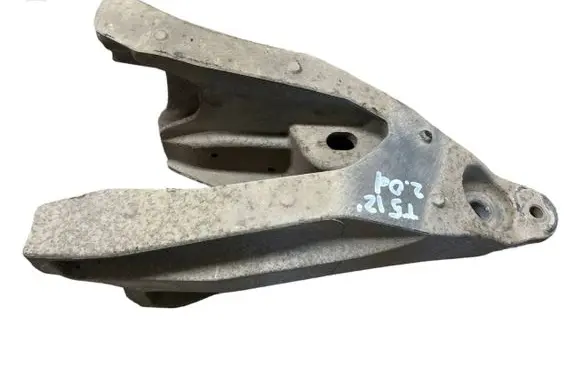 Volkswagen Transporter - Caravelle T5 Engine mounting bracket 7E0199370