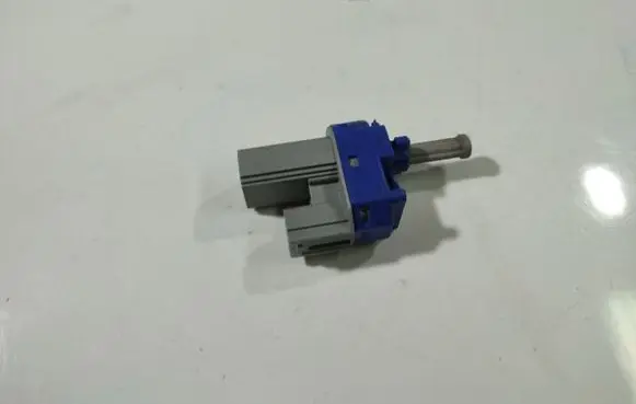 Mazda 3 I Brake pedal sensor switch 