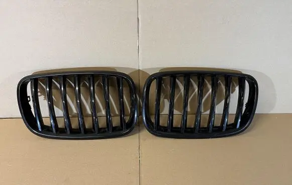 BMW X5 E70 Front bumper upper radiator grill 7185223