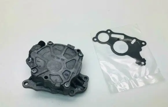 Volkswagen Beetle A5 Vacuum pump 03L145100F