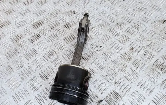 Mitsubishi ASX Piston with connecting rod M174