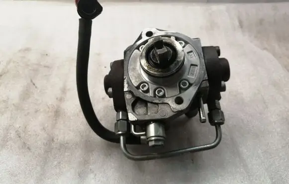 Toyota Avensis T250 Fuel injection high pressure pump 221000R020 HU2940000304