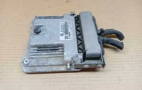 Volkswagen Golf VI Engine control unit/module 03C906027AT 0261S05810 03C907309B