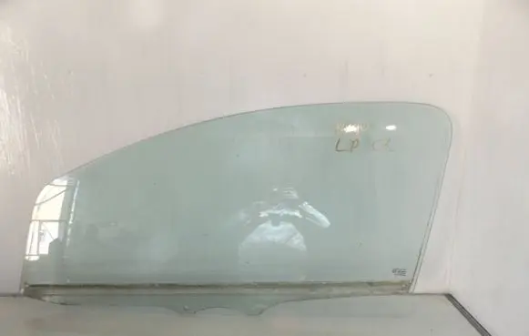 Toyota Aygo AB10 Front door window glass four-door 