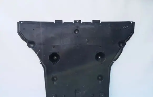 Renault Twingo III Engine splash shield/under tray 748A01282R