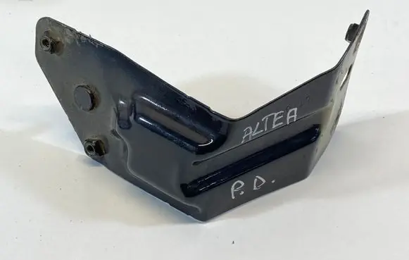 Seat Altea Fender mounting bracket 5P0821136