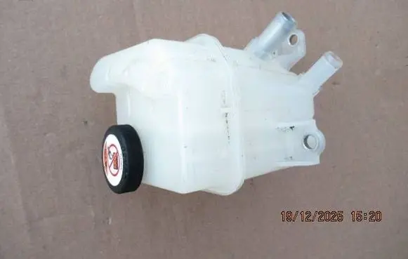 Toyota Auris E180 Coolant expansion tank/reservoir 240000