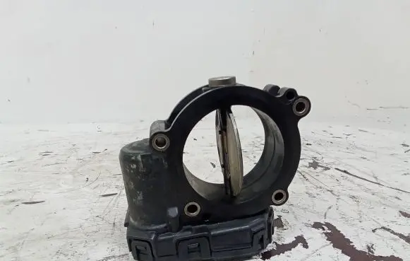 Mercedes-Benz Vito Viano W639 Throttle valve A6510900470