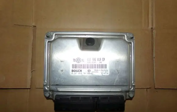 Volkswagen PASSAT B5.5 Wing mirror control module 0281010553