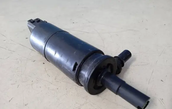 Volkswagen Golf VII Windscreen/windshield washer pump 6R0955681