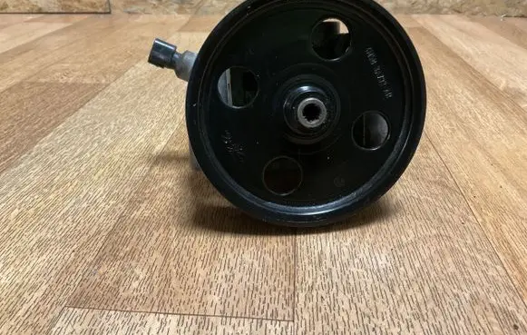 Ford Focus Power steering pump 4M5Q3A733AB