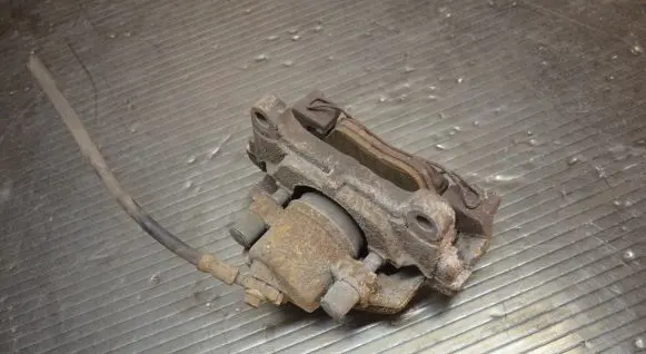 Volkswagen PASSAT B7 Front brake caliper