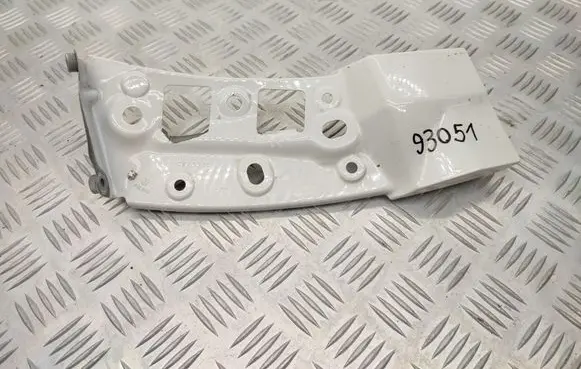 Fender mounting bracket