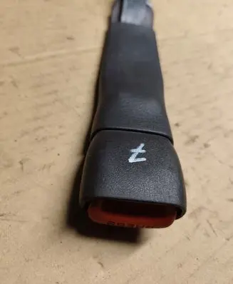 Jeep Cherokee XJ Front seatbelt buckle M231001