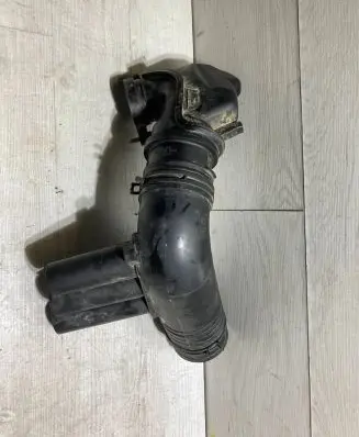 Volkswagen Beetle A5 Intake resonator 04e129656r