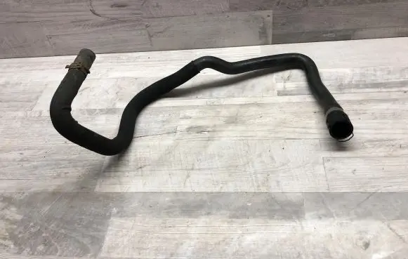 Coolant pipe/hose