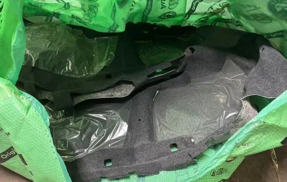 Skoda Fabia Mk2 (5J) Front floor carpet liner 5J6863367B 2608038 1000312612