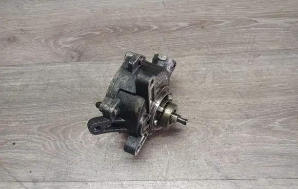 Volvo V70 Vacuum pump 31219463