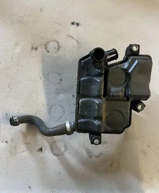 Peugeot 4007 Oil breather separator 9653275280